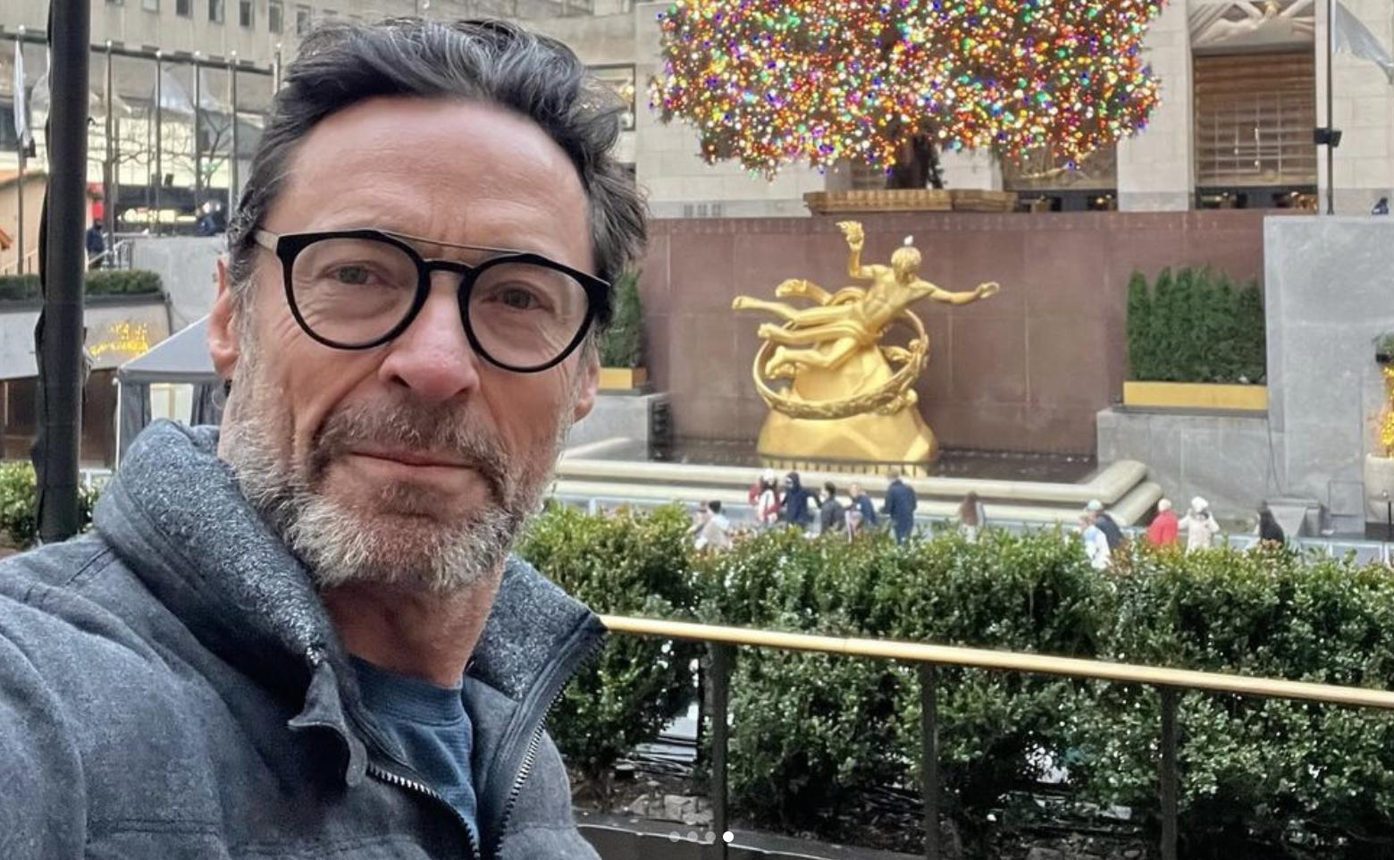 Hugh Jackman desafía la seguridad del árbol de Rockefeller Center y lo regañan