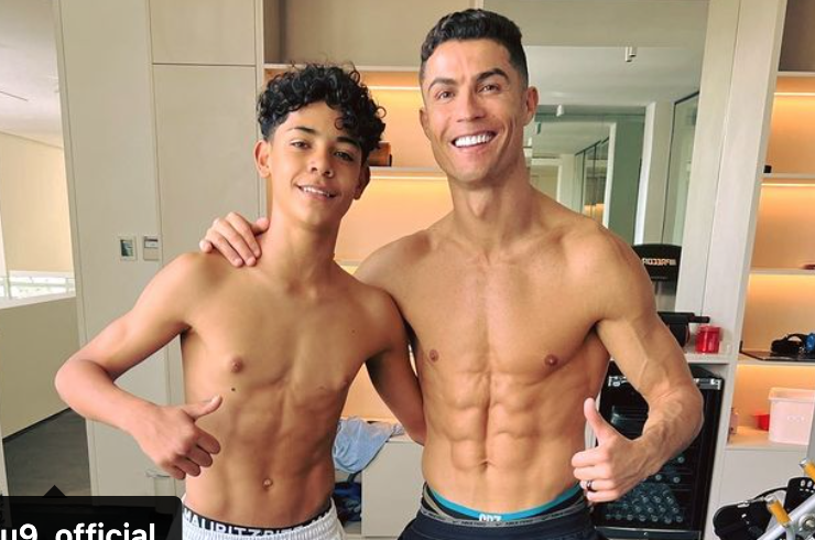 Impresionante físico el que presume Cristiano Ronaldo Jr. a sus 13 años