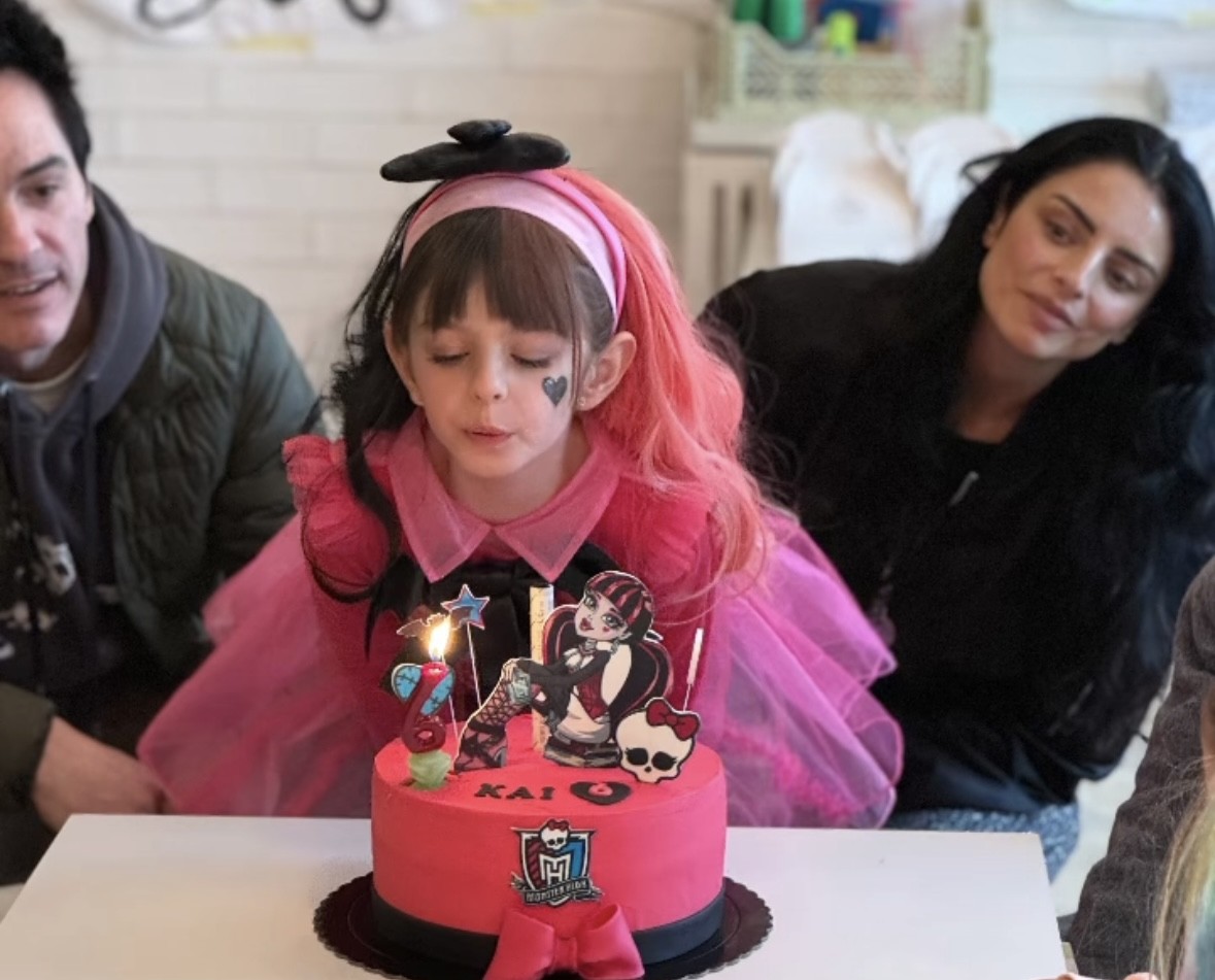 Aislinn Derbez y Mauricio Ochmann celebran cumpleaños de su hija