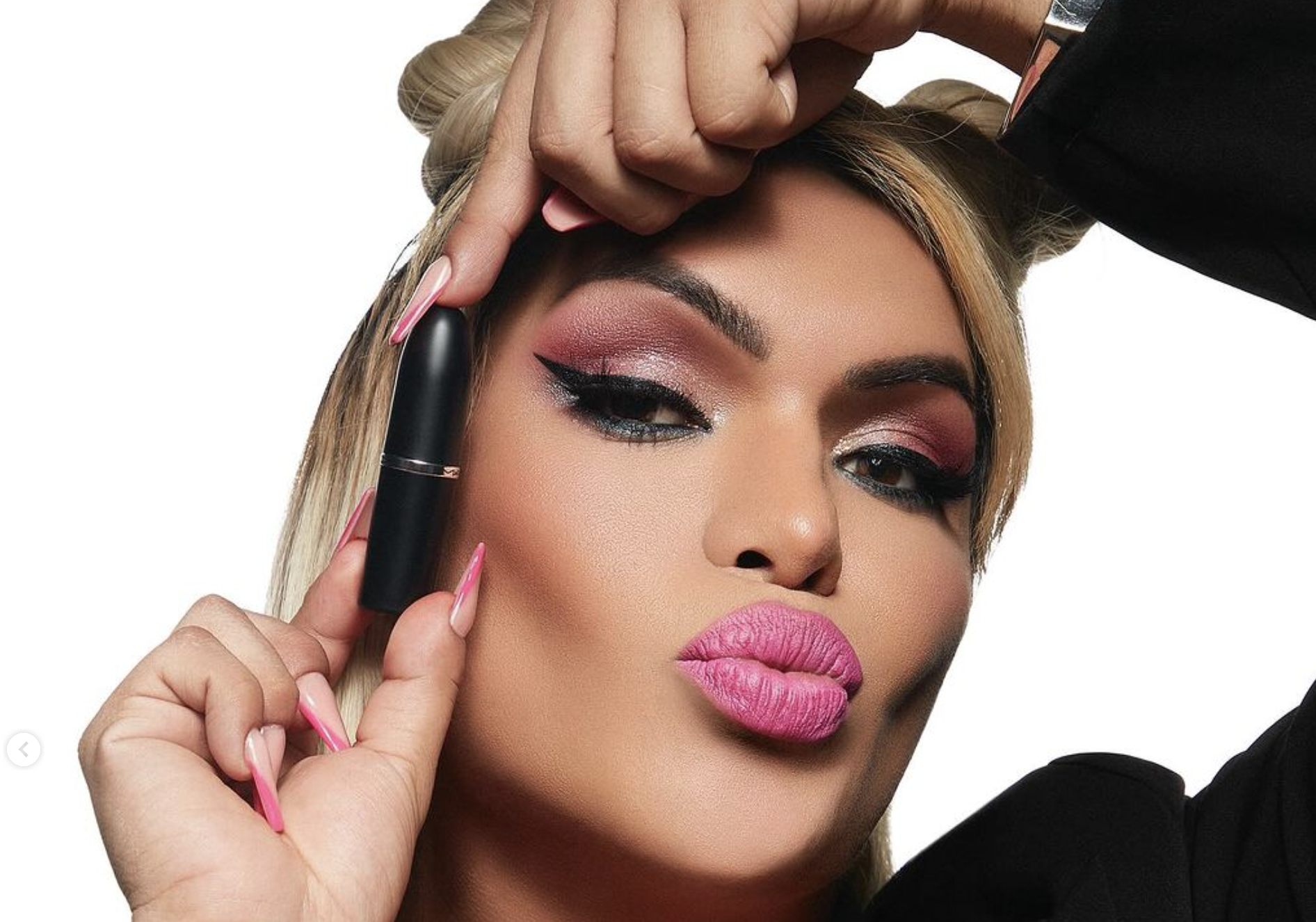 Wendy Guevara es la primera mujer trans mexicana en ser imagen de la empresa de cosméticos MAC